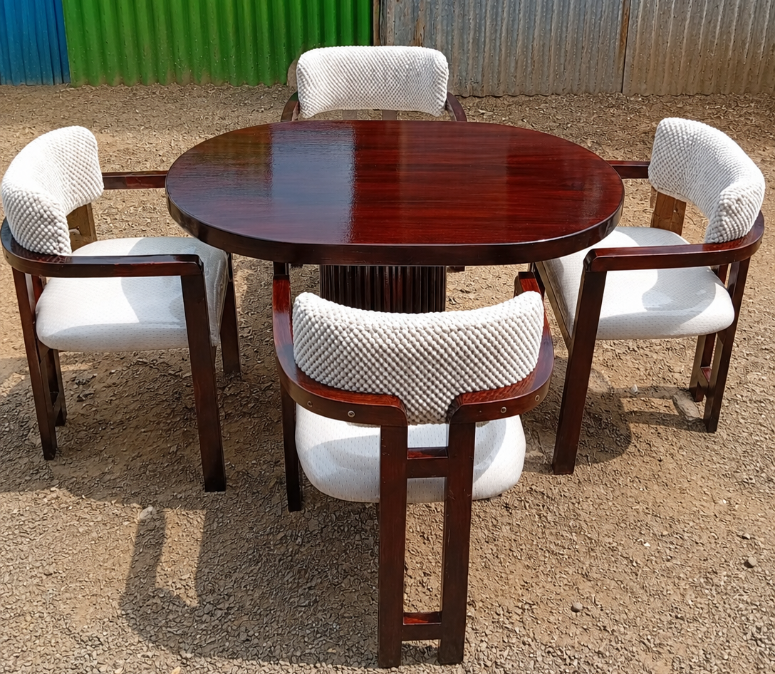 oval dining Oval 4-Seater - Image 1